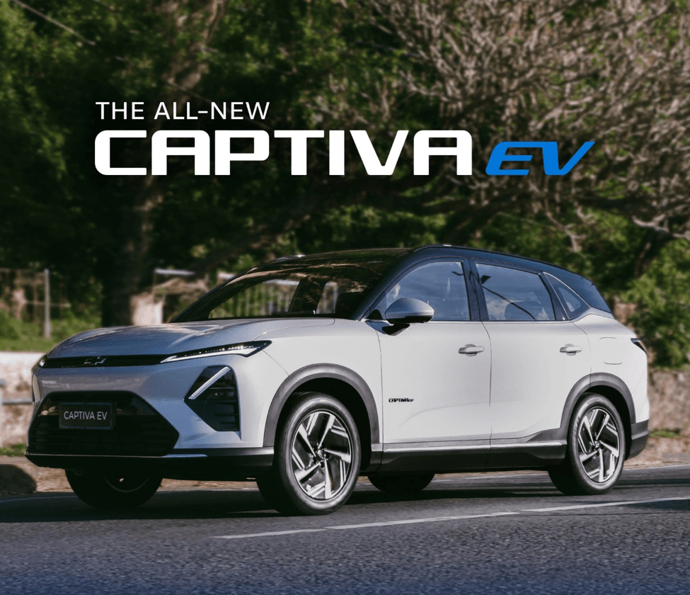 Chevrolet Captiva EV viewed while maneuvering in the city